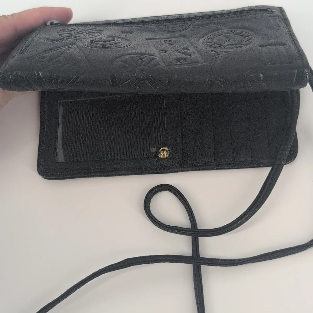 Wilson's Leather Crossbody Wallet Great Condition !